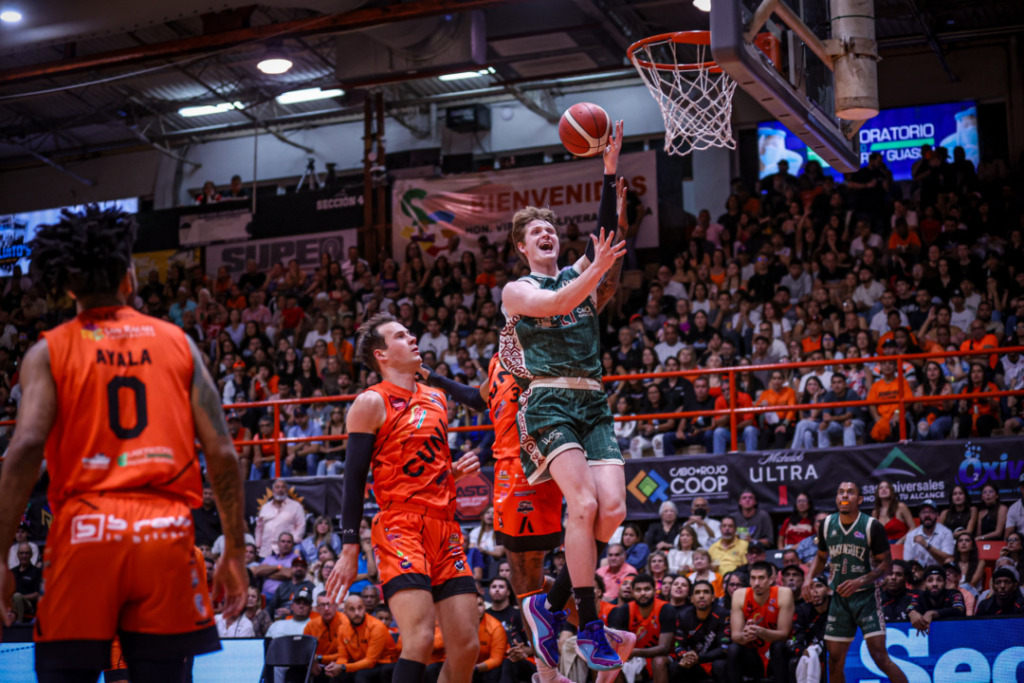 Indians Dominate Atléticos in Puerto Rican Basketball League Showdown