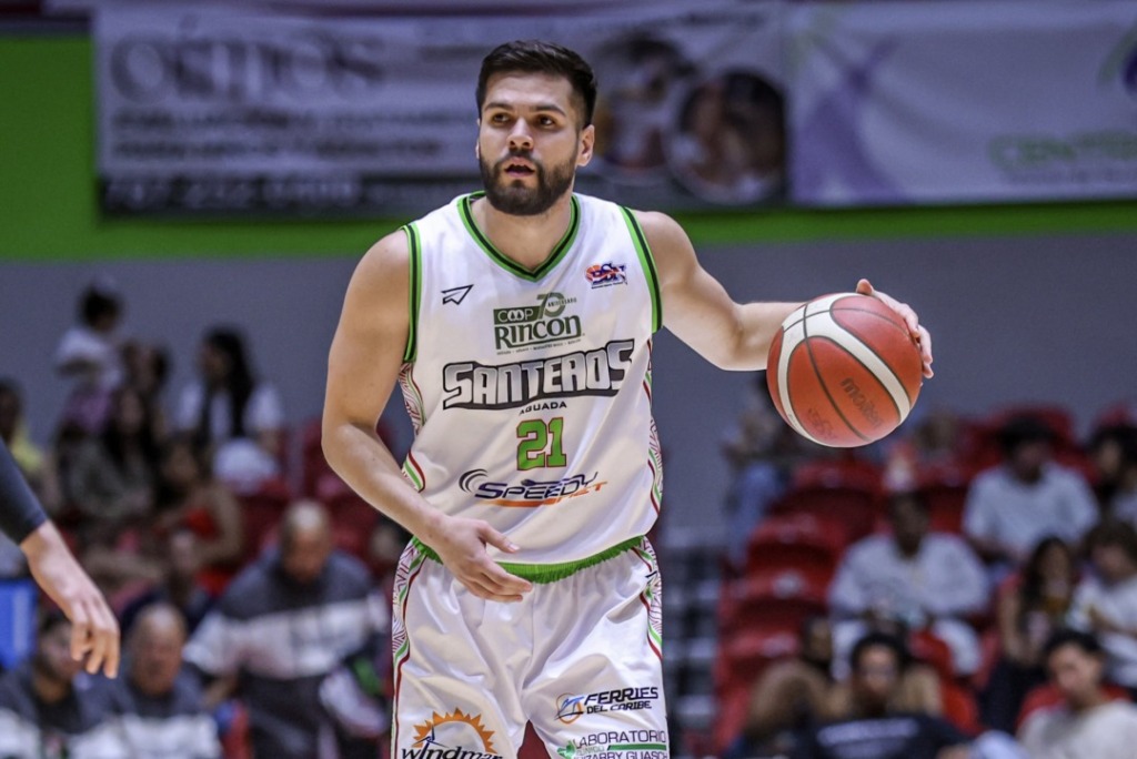 iván Gandía in action for the Santeros