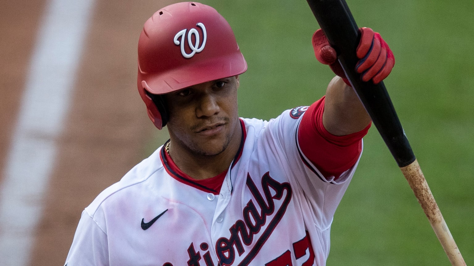 Juan Soto fuera del partido del lunes tras golpe Momento Deportivo RD