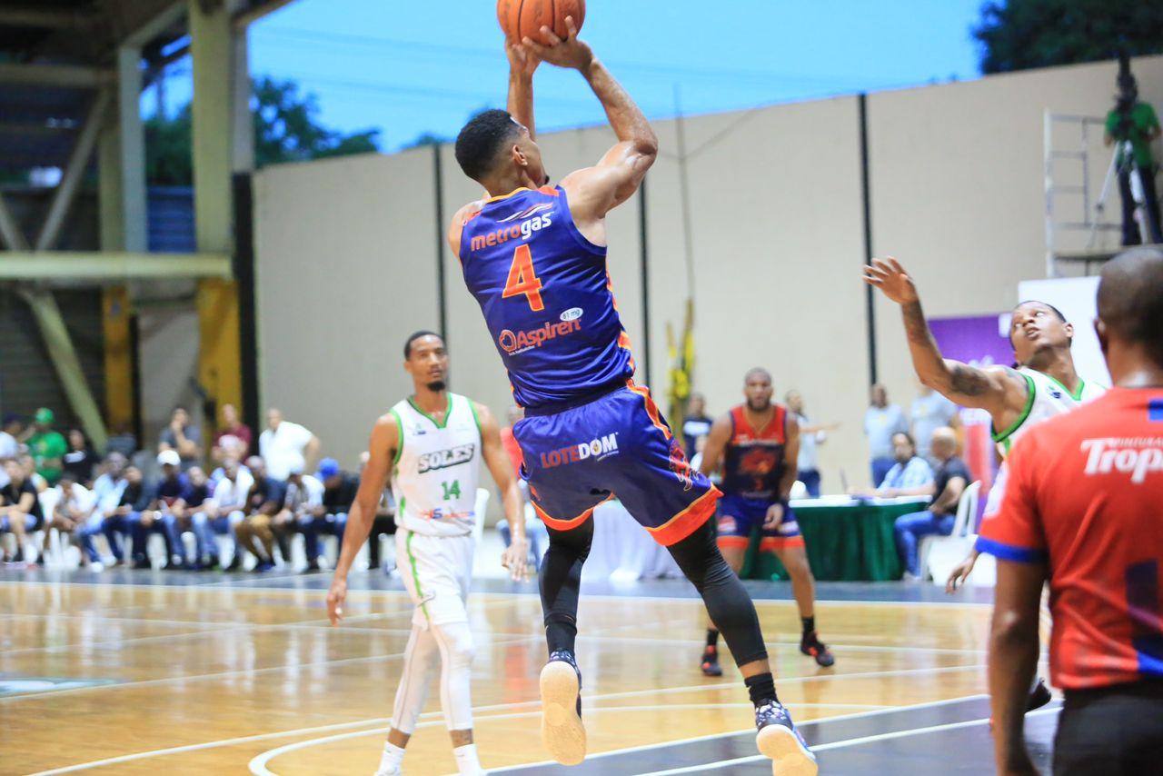 Gelvis Solano anota canasta del triunfo de Reales ante Soles - Momento  Deportivo RD