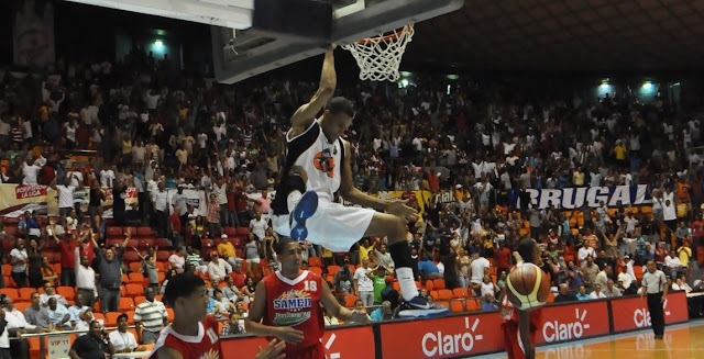 Víctor Liz y sus 50 puntos en un partido en el TBS de Santiago